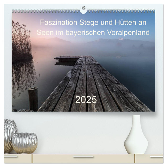 Faszination Stege und Hütten an Seen im bayerischen Voralpenland (CALVENDO Premium Wandkalender 2025)