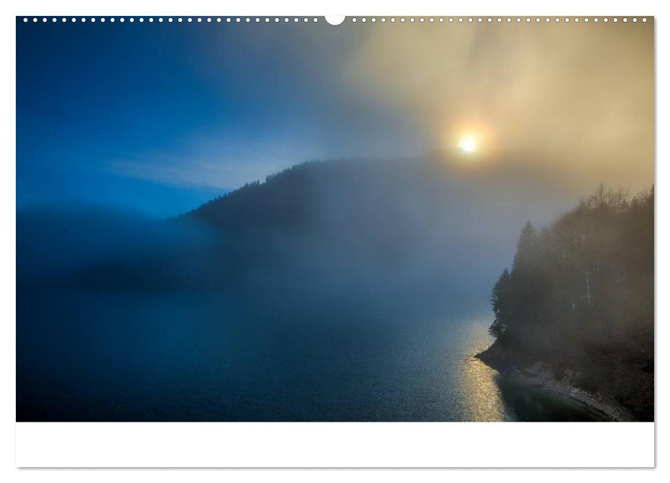 Licht über oberbayrischen Bergen und Seen (CALVENDO Premium Wandkalender 2025)