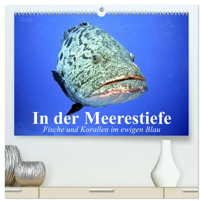 In der Meerestiefe. Fische und Korallen im ewigen Blau (CALVENDO Premium Wandkalender 2025)