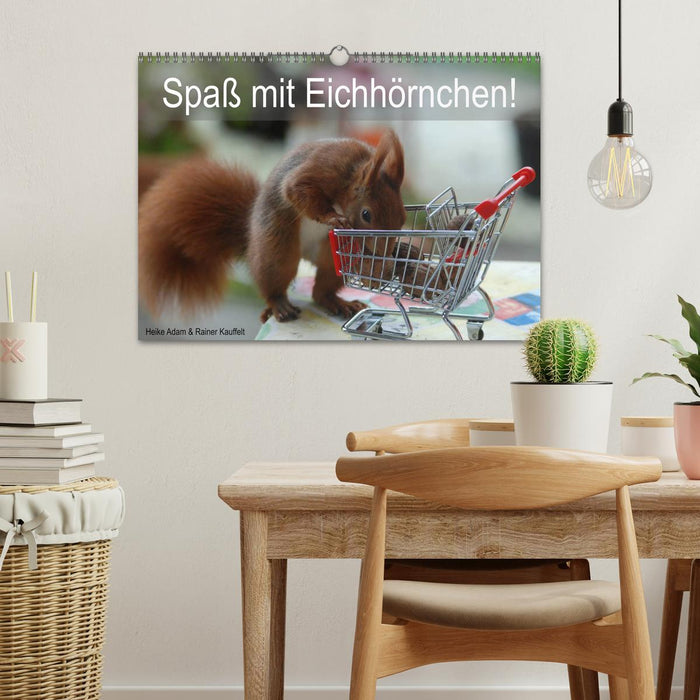 Spaß mit Eichhörnchen! (CALVENDO Wandkalender 2025)