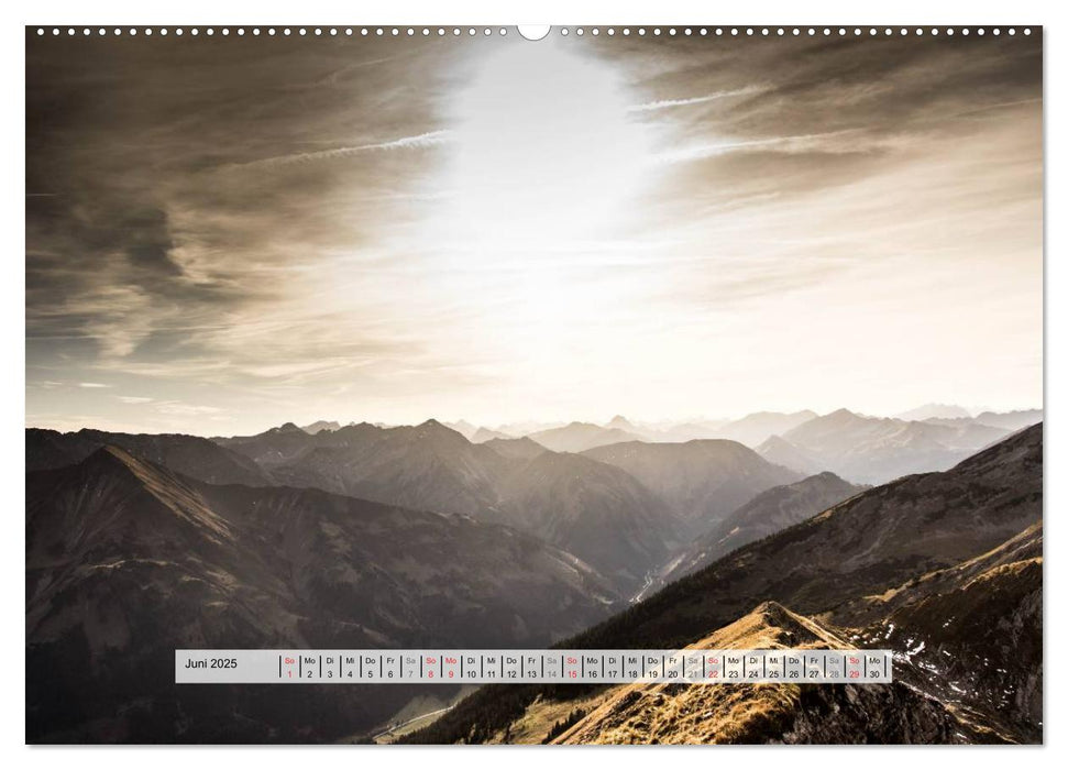 Berge im Licht der Sonne (CALVENDO Premium Wandkalender 2025)