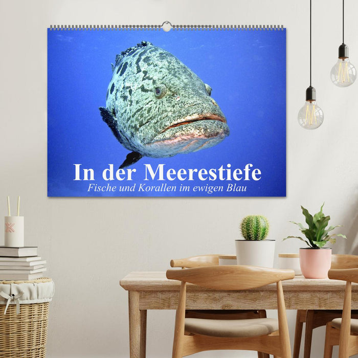 In der Meerestiefe. Fische und Korallen im ewigen Blau (CALVENDO Wandkalender 2025)