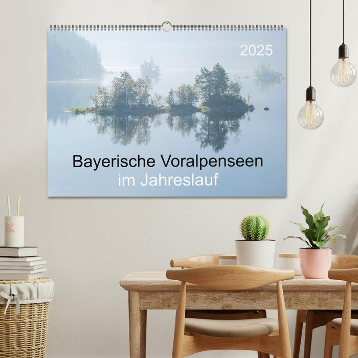 Bayerische Voralpenseen im Jahreslauf (CALVENDO Wandkalender 2025)