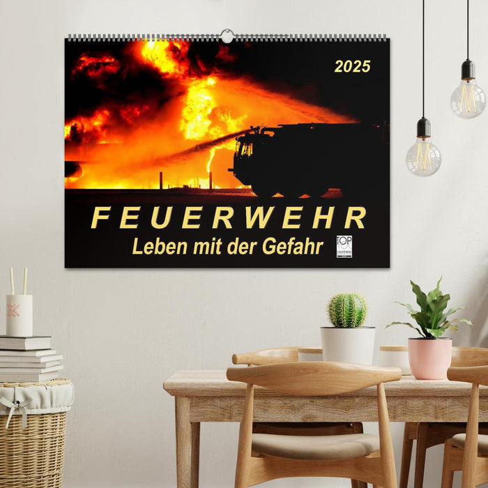 Feuerwehr - Leben mit der Gefahr (CALVENDO Wandkalender 2025)