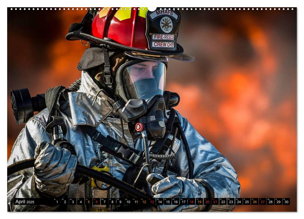 Feuerwehr - Leben mit der Gefahr (CALVENDO Wandkalender 2025)