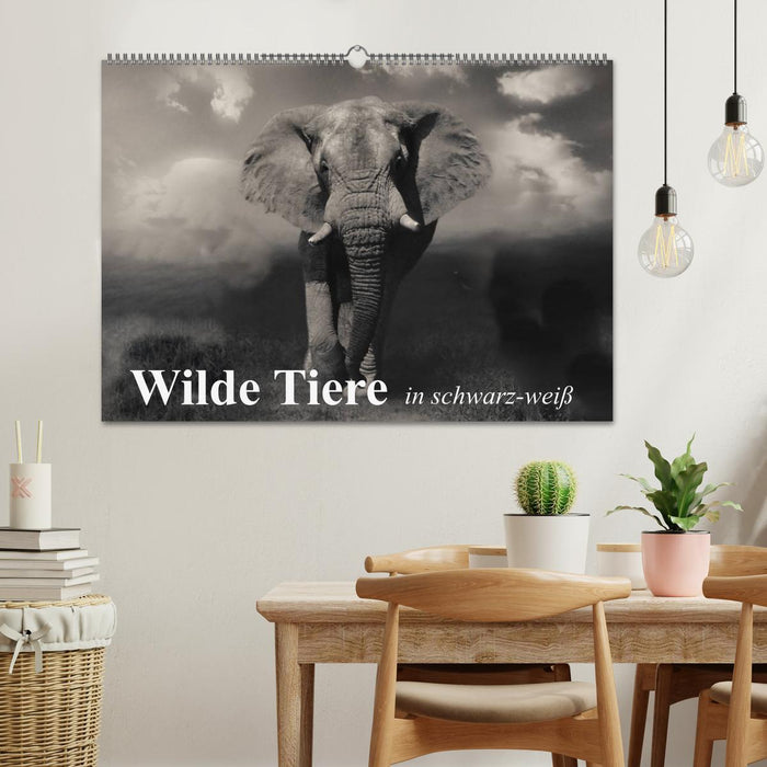 Wilde Tiere in schwarz-weiß (CALVENDO Wandkalender 2025)