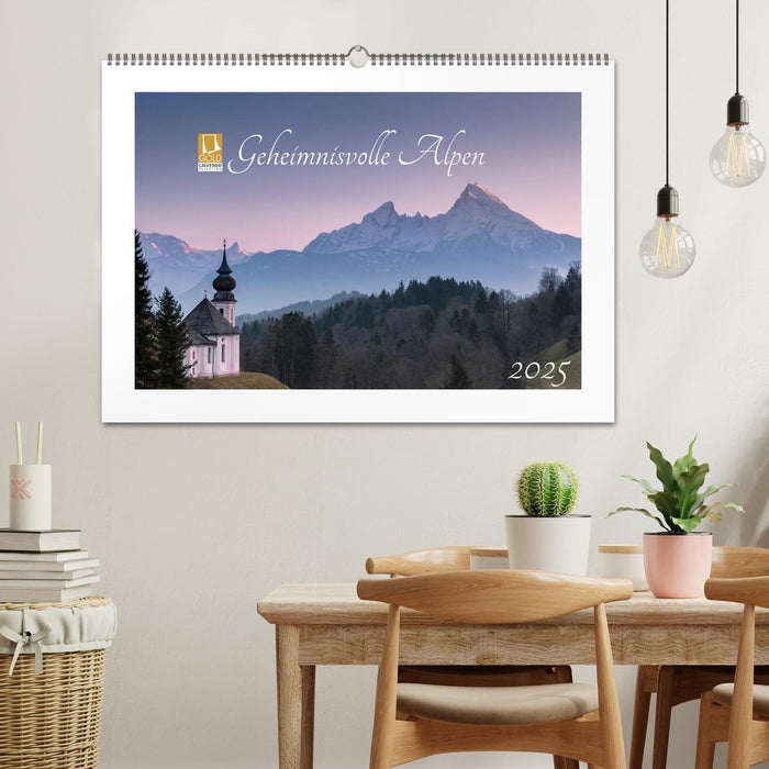 Geheimnisvolle Alpen (CALVENDO Wandkalender 2025)