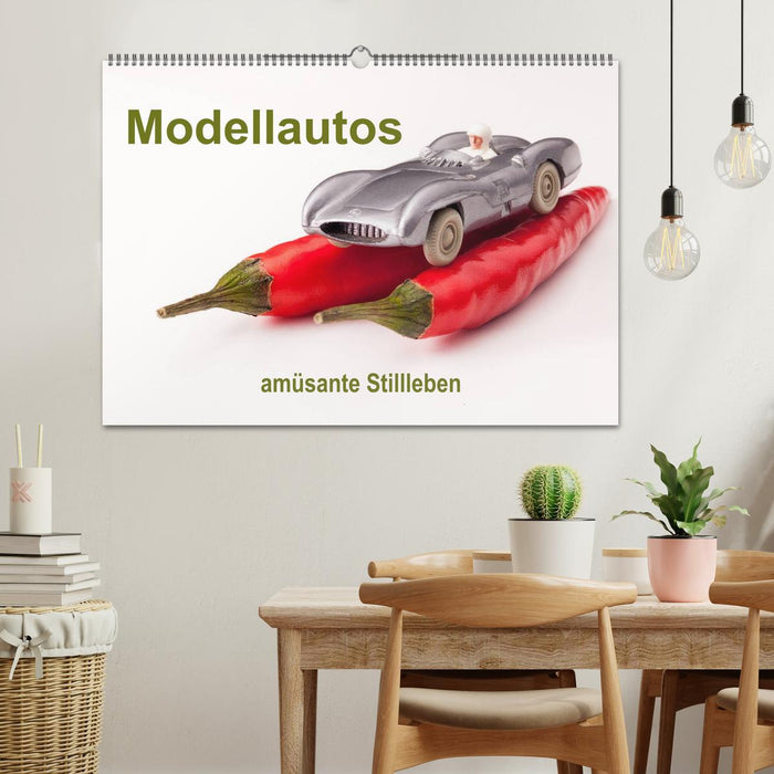 Modellautos - amüsante Stillleben (CALVENDO Wandkalender 2025)