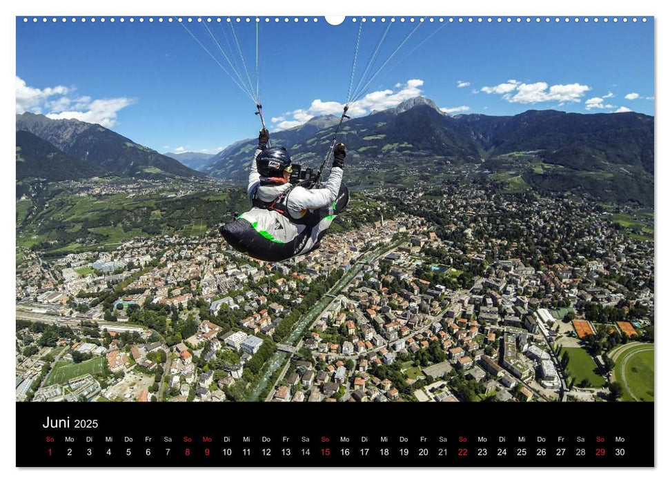 Paragliding - zwischen Himmel und Erde (CALVENDO Premium Wandkalender 2025)