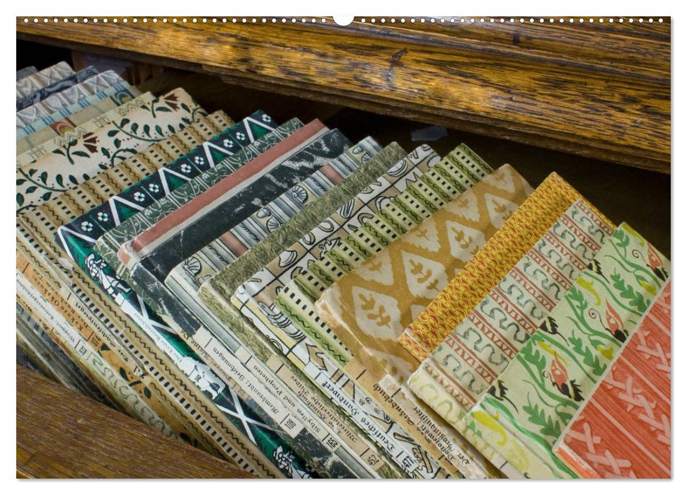 Buch-Antiquitäten (CALVENDO Premium Wandkalender 2025)