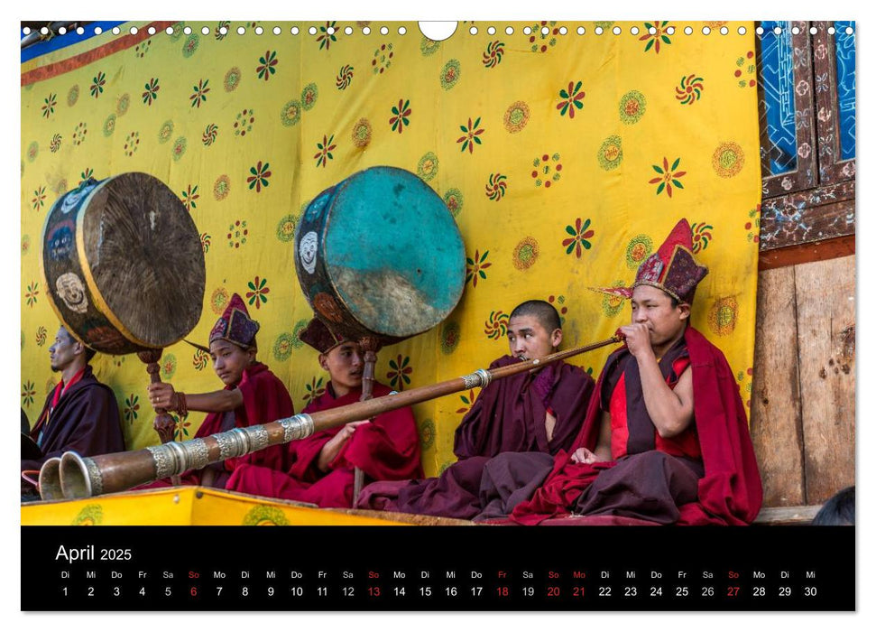 Bhutan - Reise durch das Land des Donnerdrachens (CALVENDO Wandkalender 2025)