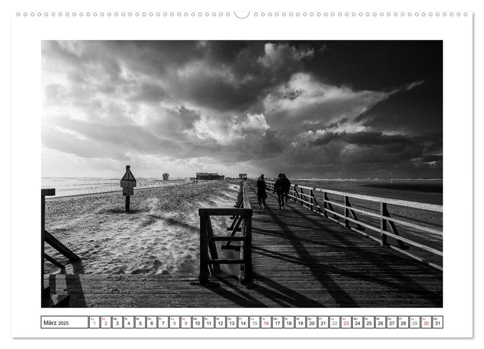 Am Strand von St. Peter-Ording SCHWARZ-WEISS (CALVENDO Premium Wandkalender 2025)