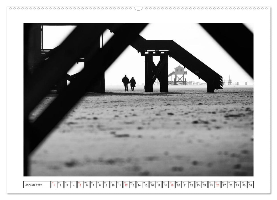 Am Strand von St. Peter-Ording SCHWARZ-WEISS (CALVENDO Wandkalender 2025)