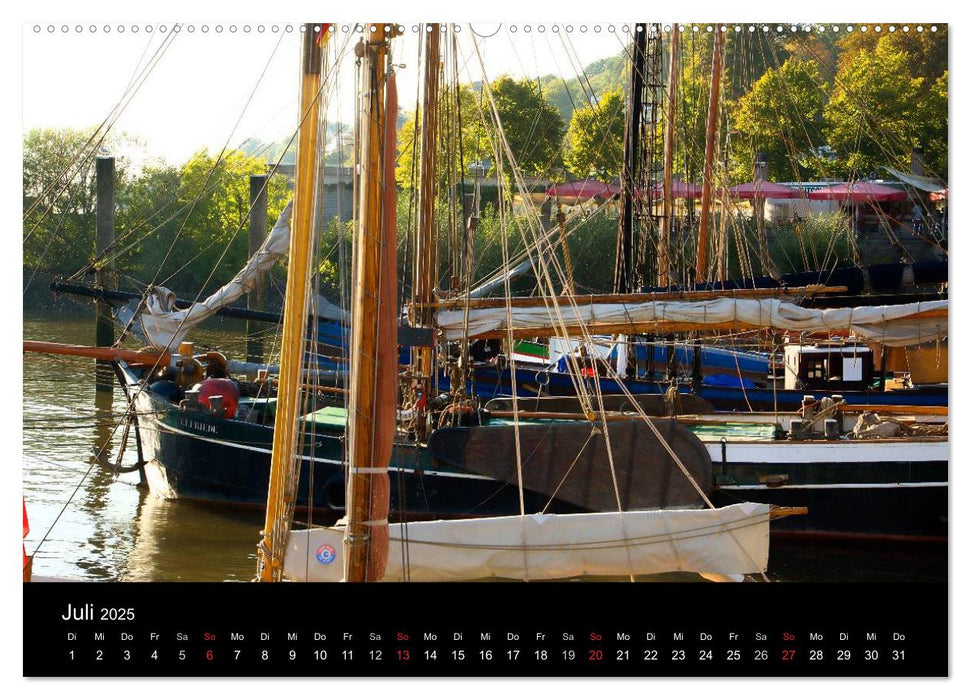 Museumshafen Hamburg - die Perspektive (CALVENDO Premium Wandkalender 2025)