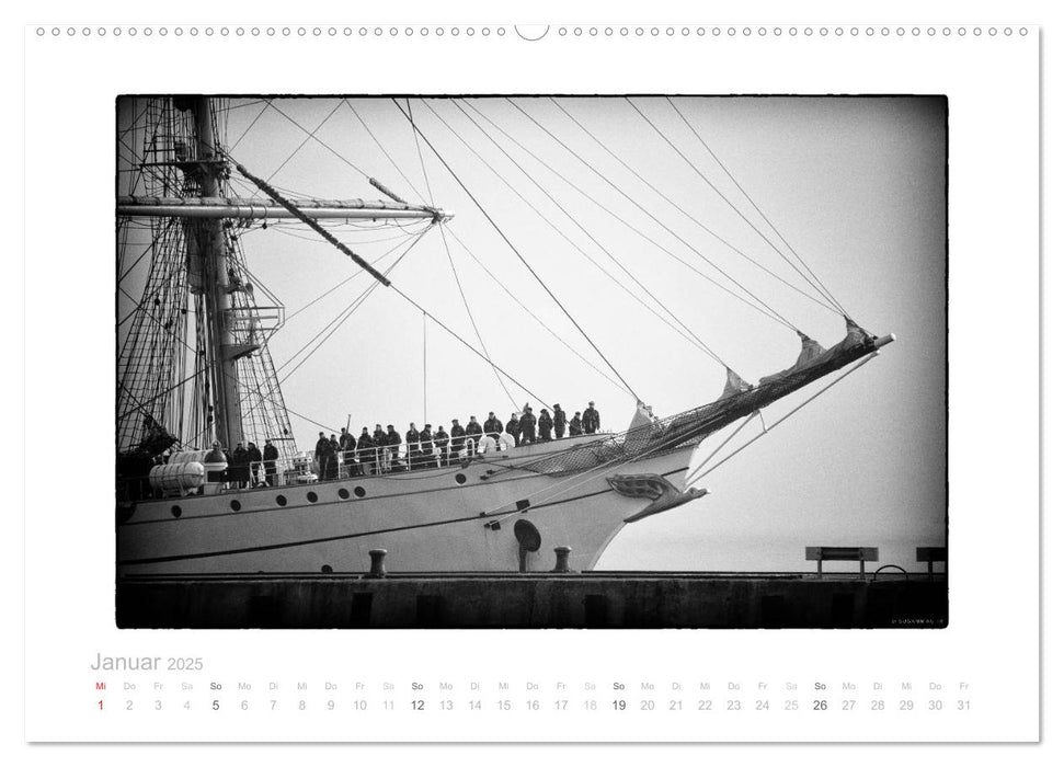 Gorch Fock - zeitlose Eindrücke (CALVENDO Wandkalender 2025)