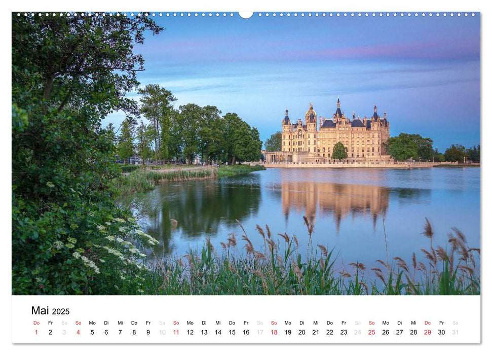 Schweriner Märchenschloss (CALVENDO Premium Wandkalender 2025)