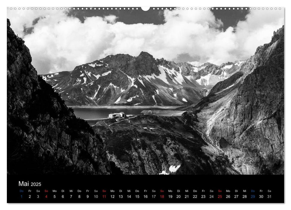 BERGE IN SCHWARZ WEISS (CALVENDO Premium Wandkalender 2025)