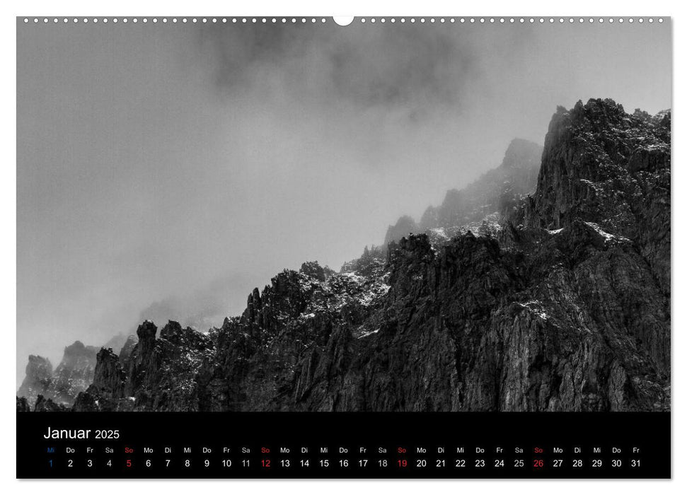 BERGE IN SCHWARZ WEISS (CALVENDO Wandkalender 2025)