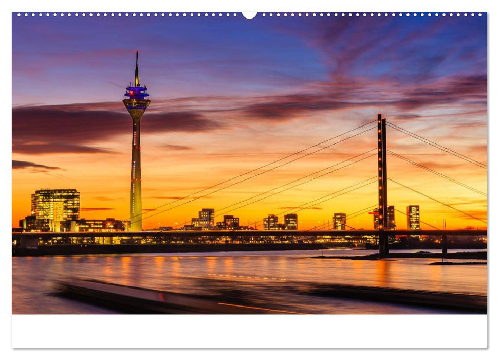 Düsseldorf bei Nacht (CALVENDO Premium Wandkalender 2025)