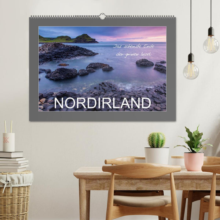 Nordirland - das schönste Ende der grünen Insel (CALVENDO Wandkalender 2025)