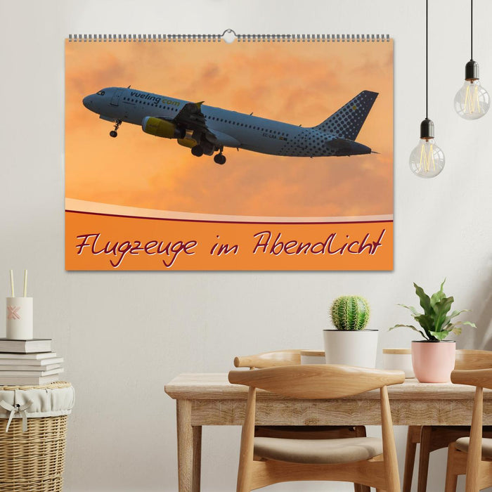 Flugzeuge im Abendlicht (CALVENDO Wandkalender 2025)