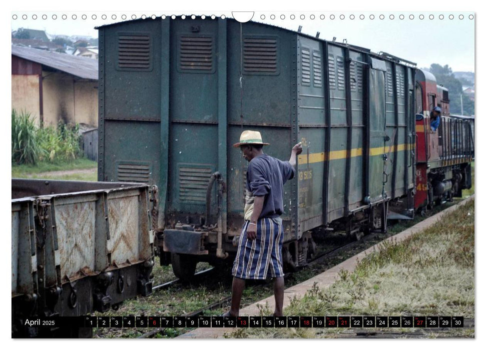 Mit der Eisenbahn durch Madagaskar (CALVENDO Wandkalender 2025)