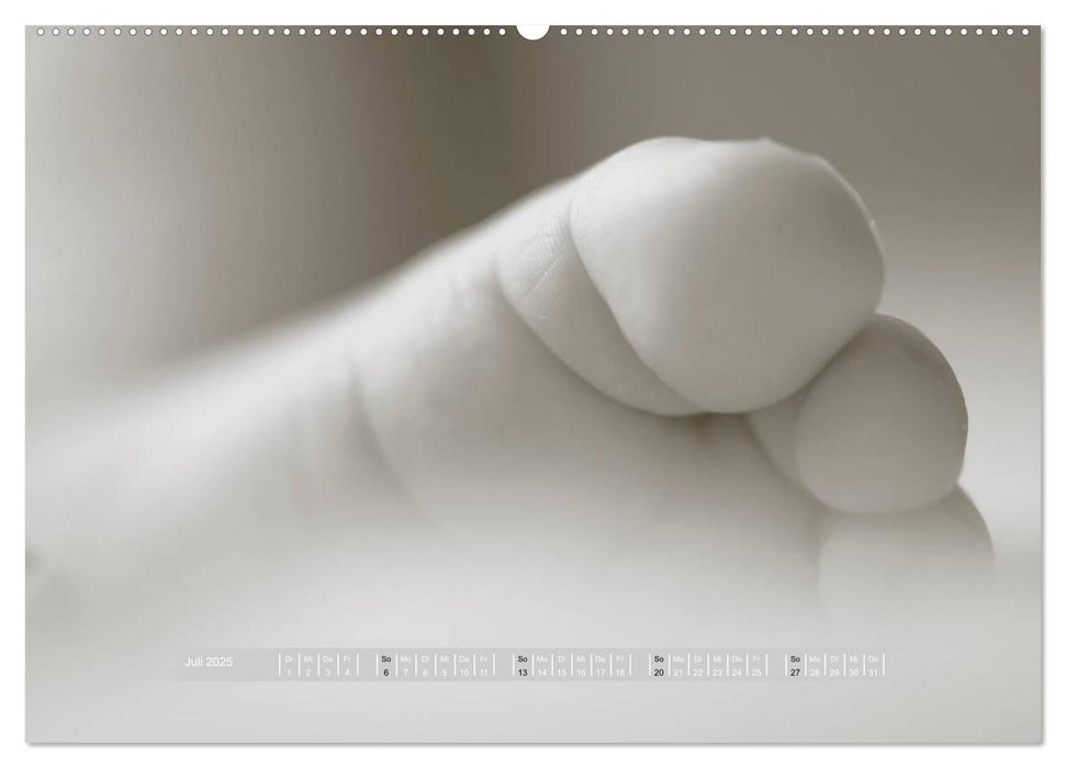 ...so winzig - Babykalender (CALVENDO Premium Wandkalender 2025)