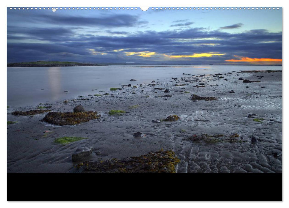 Holy Island - England (CALVENDO Premium Wandkalender 2025)