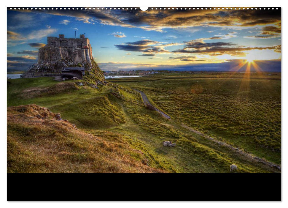 Holy Island - England (CALVENDO Premium Wandkalender 2025)