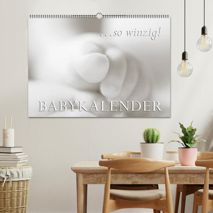 ...so winzig - Babykalender (CALVENDO Wandkalender 2025)