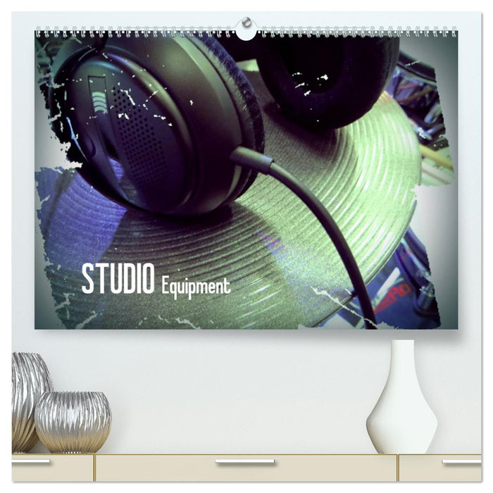 STUDIO Equipment (CALVENDO Premium Wandkalender 2025)