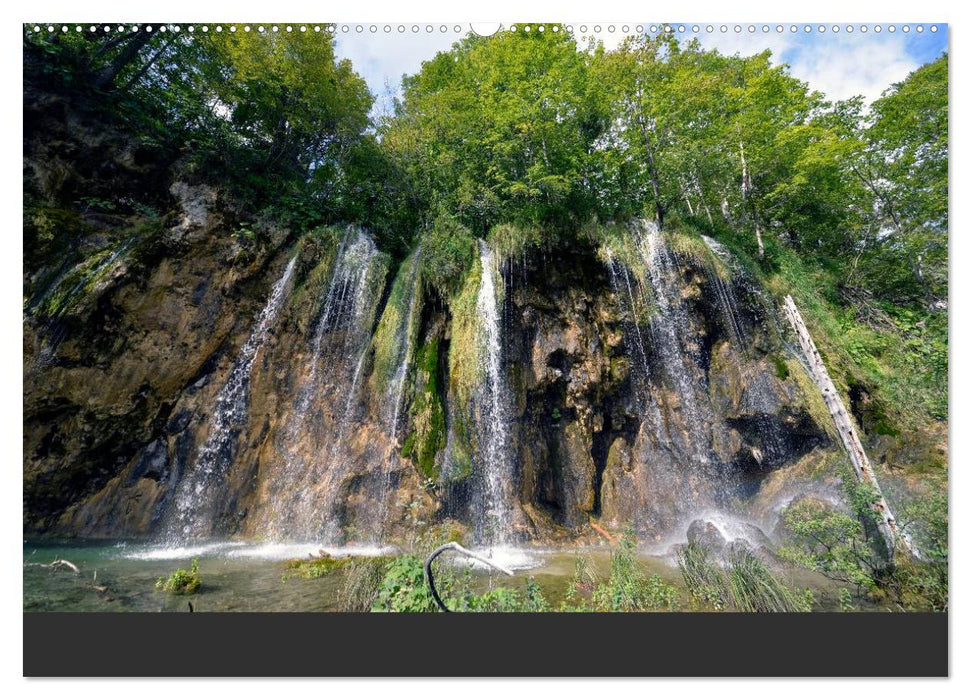 Plitvicer Seen - Kaskadenförmige Wasserspiele (CALVENDO Wandkalender 2025)