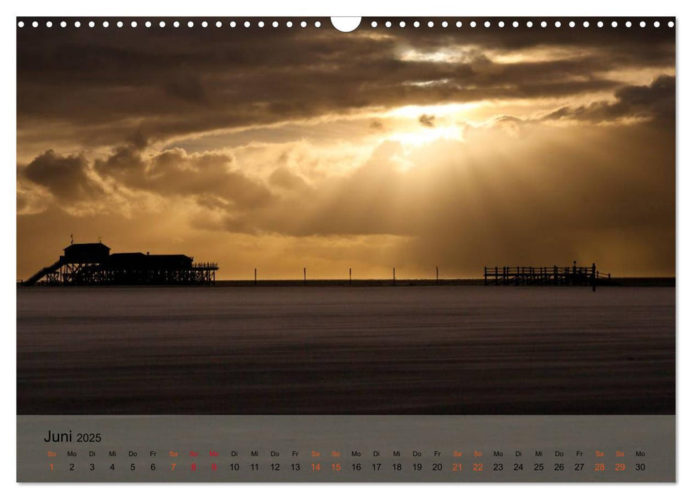 am strand von SANKT PETER-ORDING (CALVENDO Wandkalender 2025)