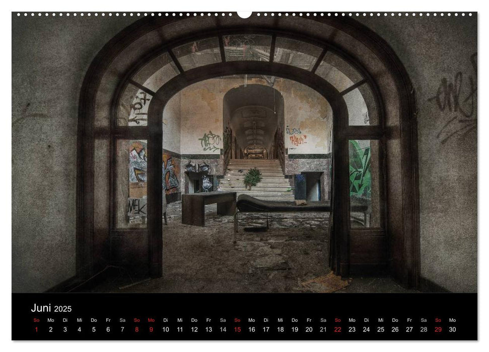 Geheimnisvolle Orte - Lost Places (CALVENDO Premium Wandkalender 2025)