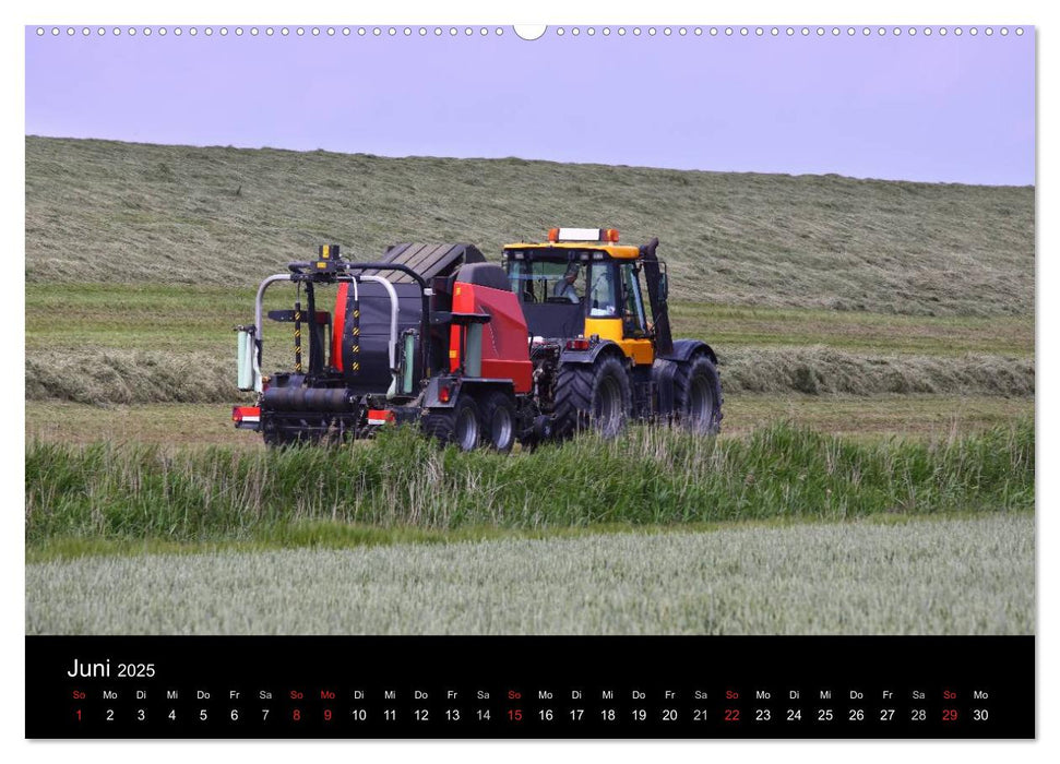 Trecker & Co. bei der Arbeit - Landwirtschaft in Ostfriesland (CALVENDO Premium Wandkalender 2025)