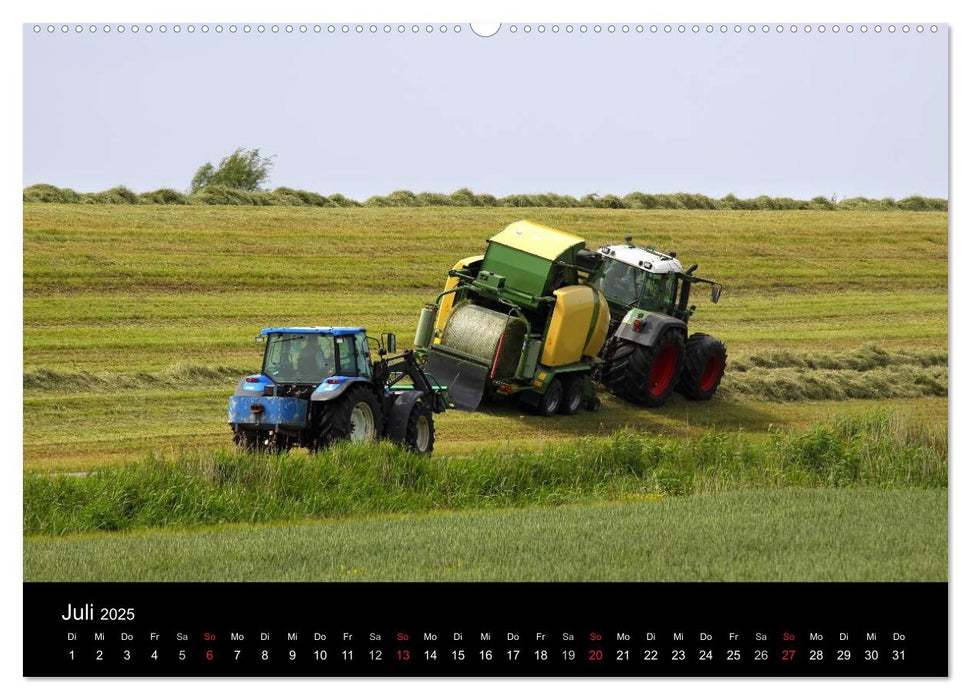 Trecker & Co. bei der Arbeit - Landwirtschaft in Ostfriesland (CALVENDO Premium Wandkalender 2025)