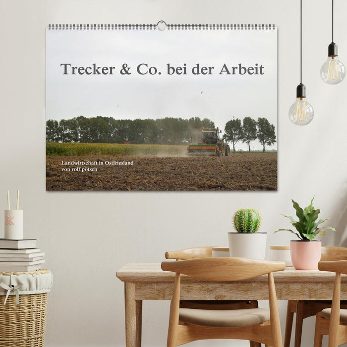 Trecker & Co. bei der Arbeit - Landwirtschaft in Ostfriesland (CALVENDO Wandkalender 2025)