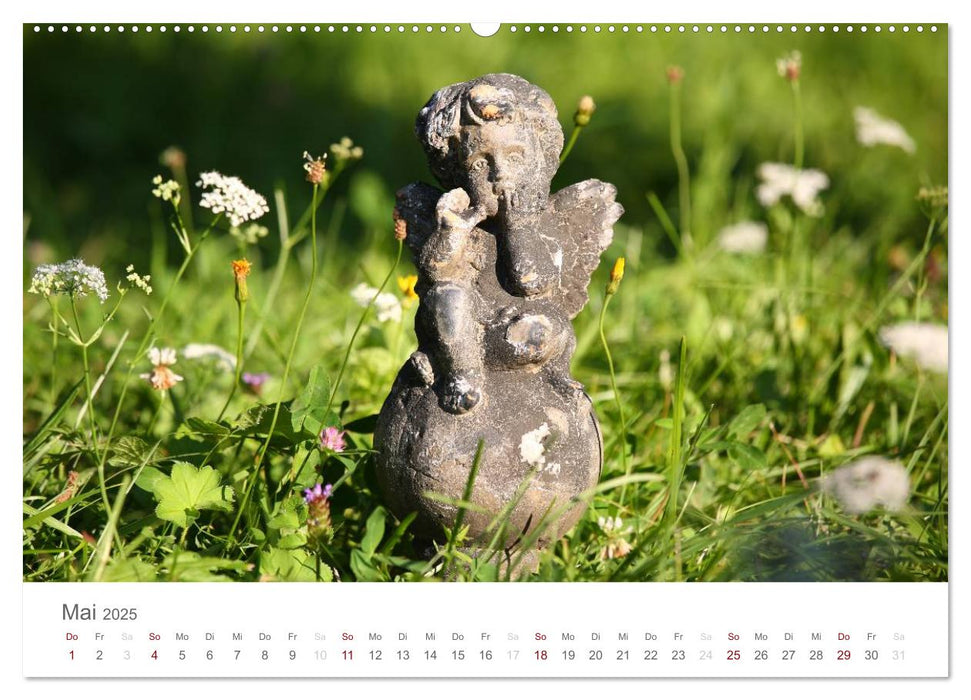 Engel in Haus und Garten (CALVENDO Premium Wandkalender 2025)