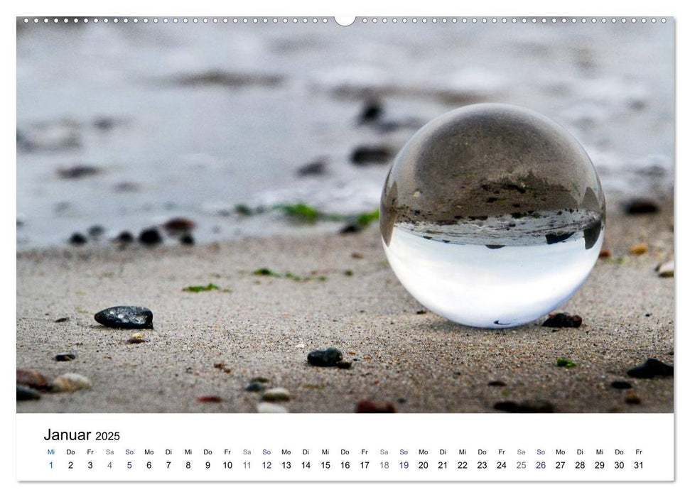 Glaskugel-Impressionen (CALVENDO Premium Wandkalender 2025)