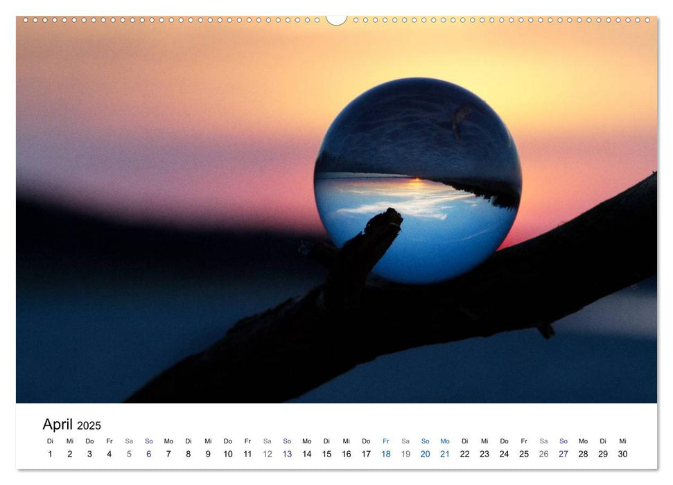 Glaskugel-Impressionen (CALVENDO Premium Wandkalender 2025)