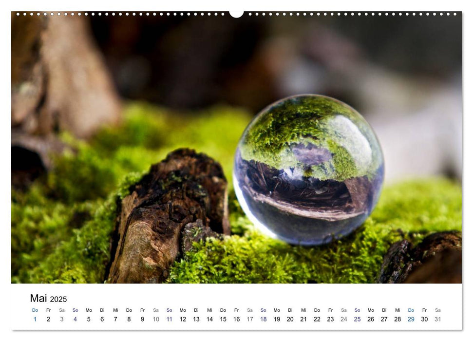 Glaskugel-Impressionen (CALVENDO Premium Wandkalender 2025)