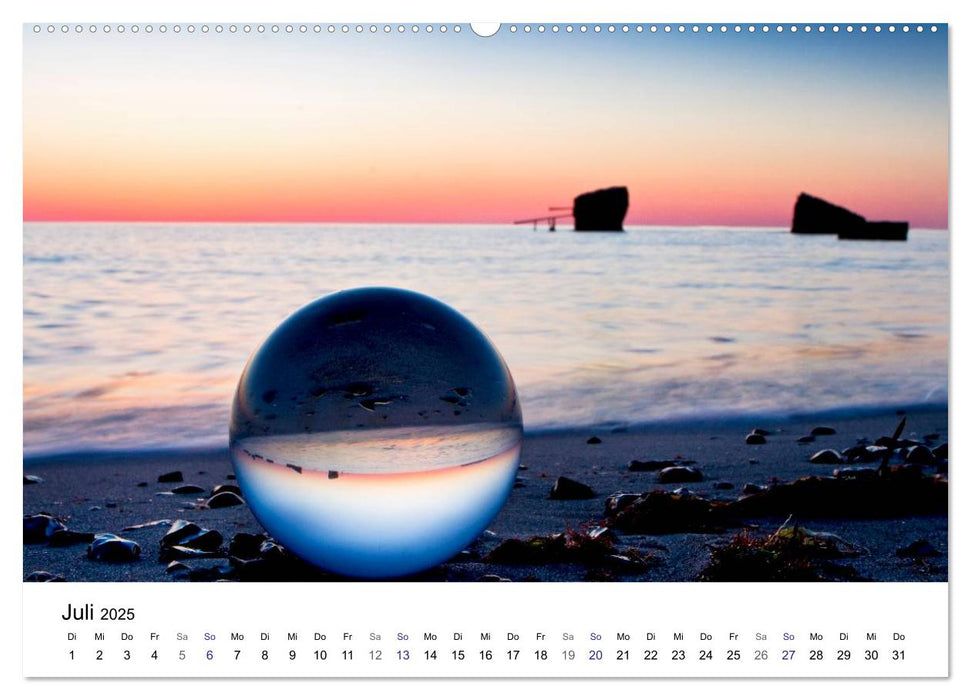 Glaskugel-Impressionen (CALVENDO Premium Wandkalender 2025)