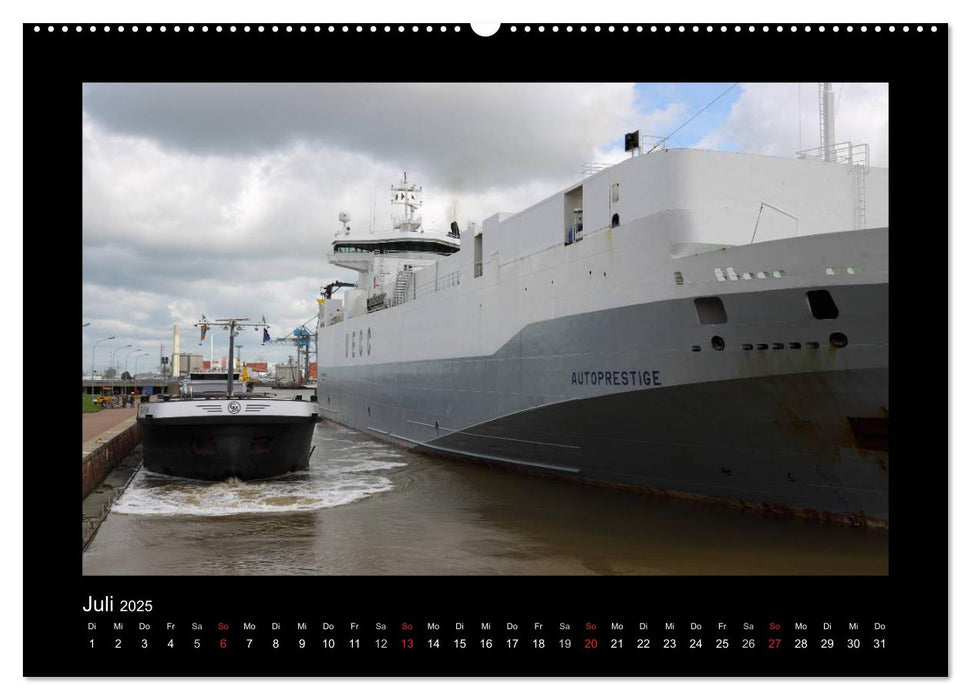 Auf Große Fahrt - Schiffe im Hafen und auf See (CALVENDO Premium Wandkalender 2025)