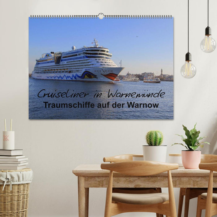 Cruiseliner in Warnemünde (CALVENDO Wandkalender 2025)