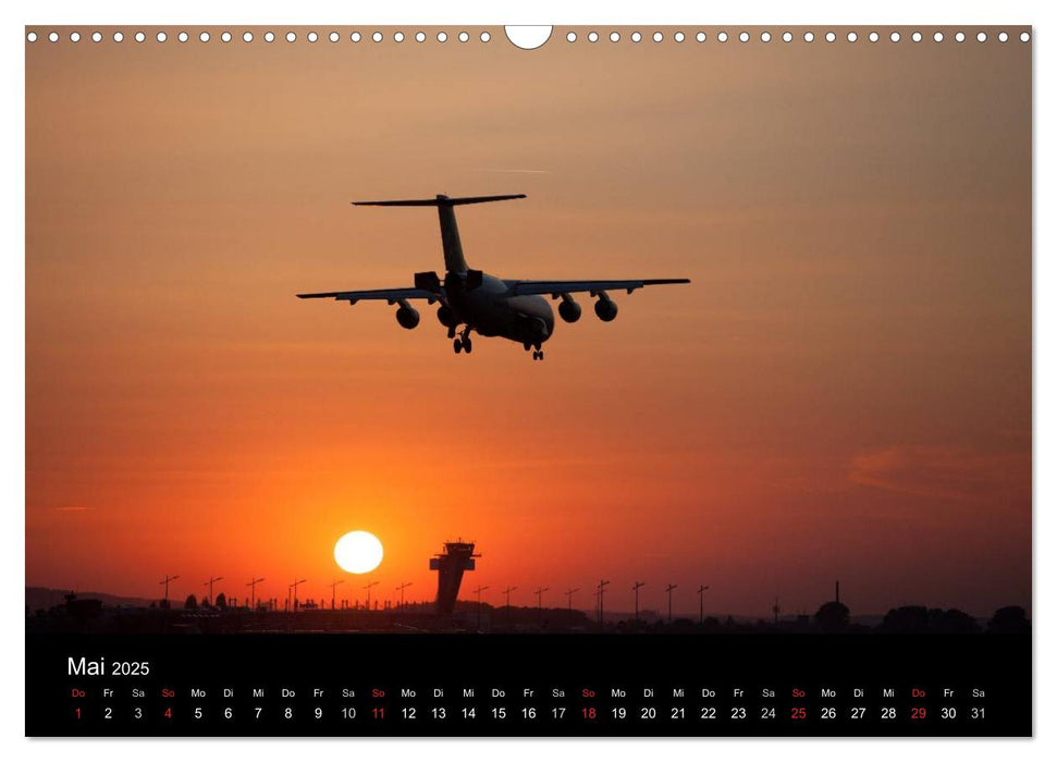 Flugzeuge im Sonnenuntergang (CALVENDO Wandkalender 2025)