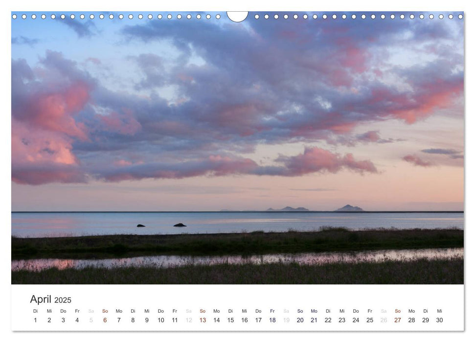 ISLAND 63° - 66° N / 13° - 25° W (CALVENDO Wandkalender 2025)