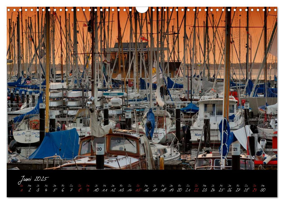 Boote und Schiffe auf Elbe und Ostsee (CALVENDO Wandkalender 2025)