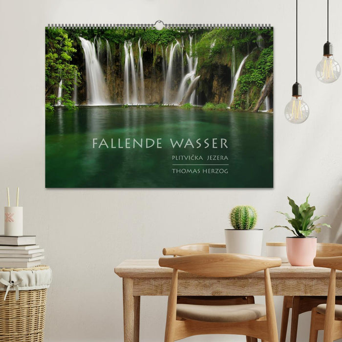 FALLENDE WASSER (CALVENDO Wandkalender 2025)