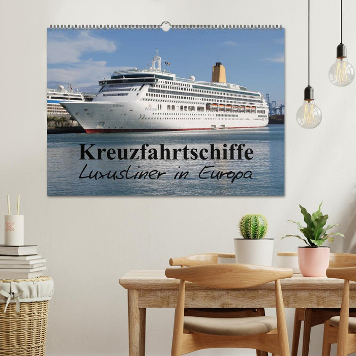 Kreuzfahrtschiffe in Europa (CALVENDO Wandkalender 2025)