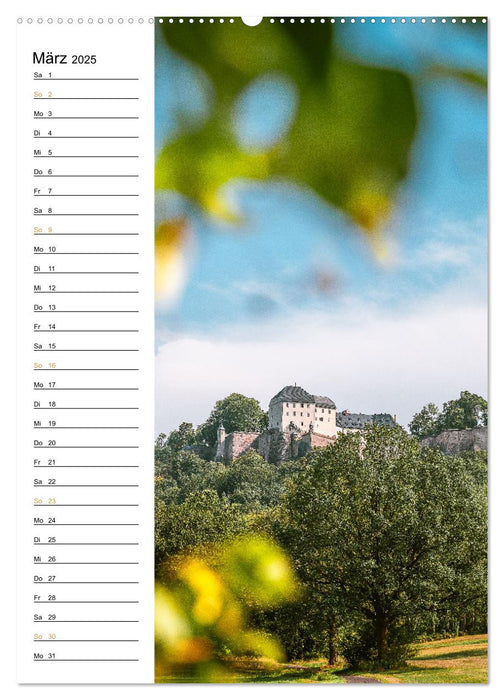 Sachsens Burgen und Schlösser - Beschreibbarer Kalender mit Ortsangaben (CALVENDO Premium Wandkalender 2025)